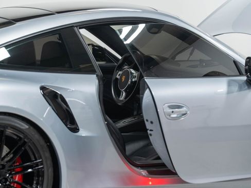 Used 2016 Porsche 911 Turbo image 7