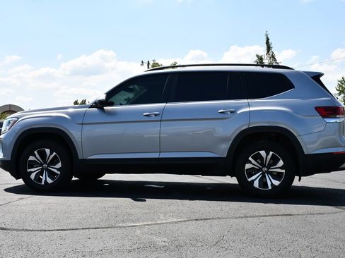 Used 2025 Volkswagen Atlas SE AWD/4WD image 4