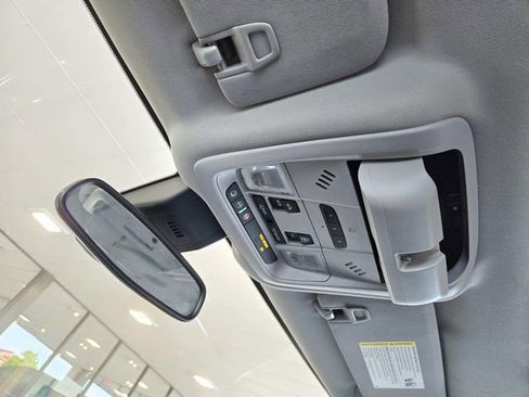 Used 2018 Chevrolet Equinox Premier FWD image 27