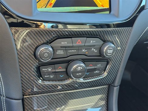 Used 2023 Chrysler 300 C image 32