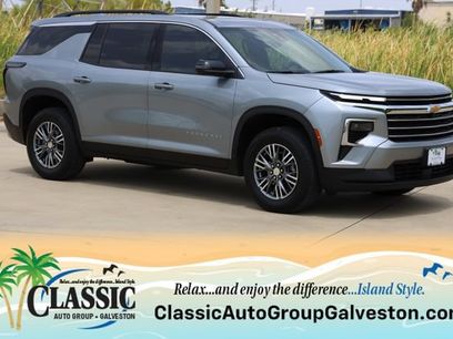 Used 2024 Chevrolet Traverse LT
