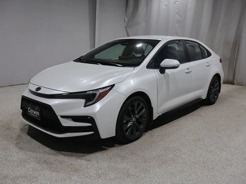Used 2026 Toyota Corolla SE FWD image 5