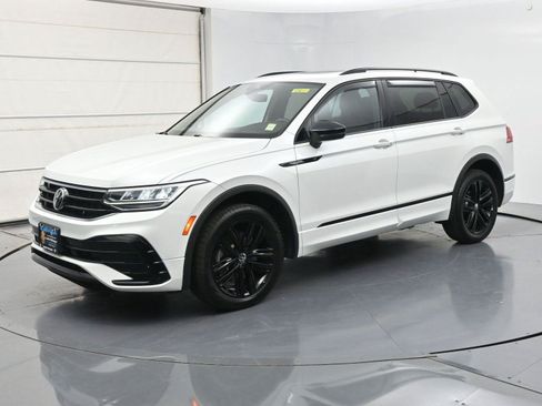 Certified 2022 Volkswagen Tiguan SE R-Line AWD/4WD image 1