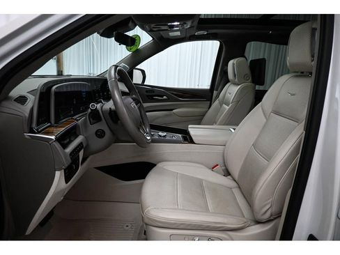 Used 2024 Cadillac Escalade Sport Platinum w/ LPO, ONYX Package AWD/4WD image 39