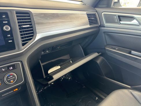 Used 2020 Volkswagen Atlas Cross Sport SE FWD image 31