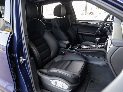 Certified 2026 Porsche Macan AWD/4WD image 46