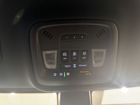 Used 2023 Chevrolet Traverse High Country image 27