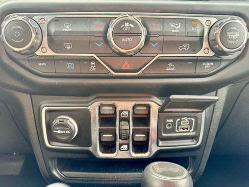 Used 2023 Jeep Wrangler Unlimited Sahara image 24