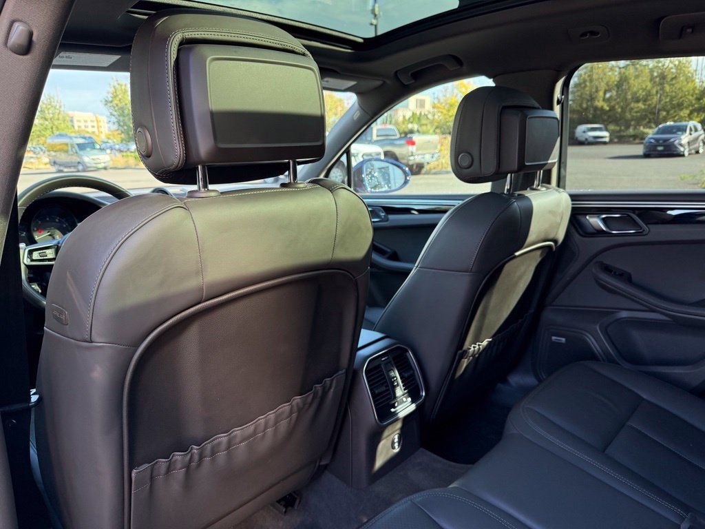 Used 2022 Porsche Macan AWD/4WD image 17