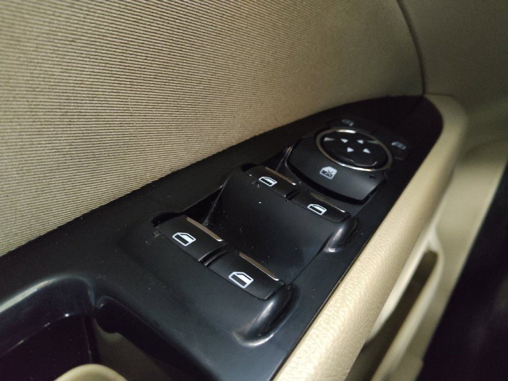 Used 2015 Ford Fusion SE FWD image 27