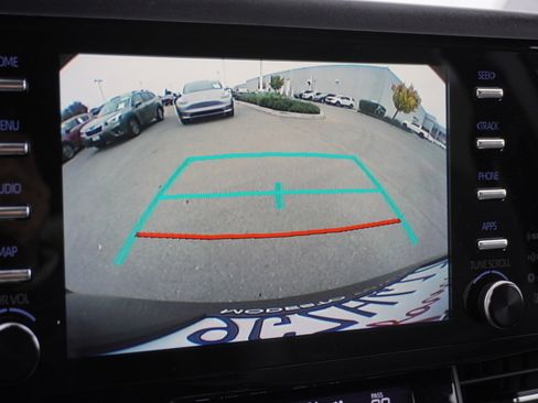 Used 2022 Toyota Sienna XLE image 30