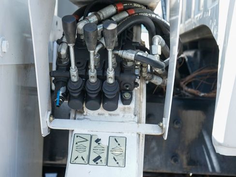Used 2013 Ford F750 2WD Regular Cab Super Duty image 24