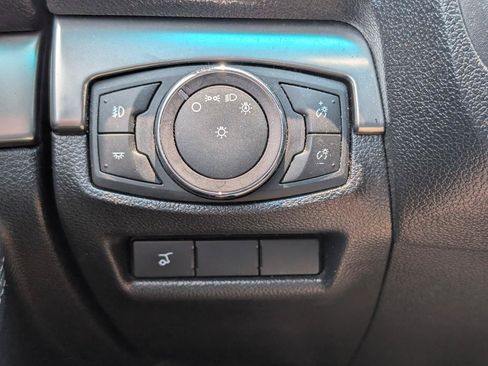 Used 2019 Ford Explorer XLT w/ Equipment Group 202A FWD image 17