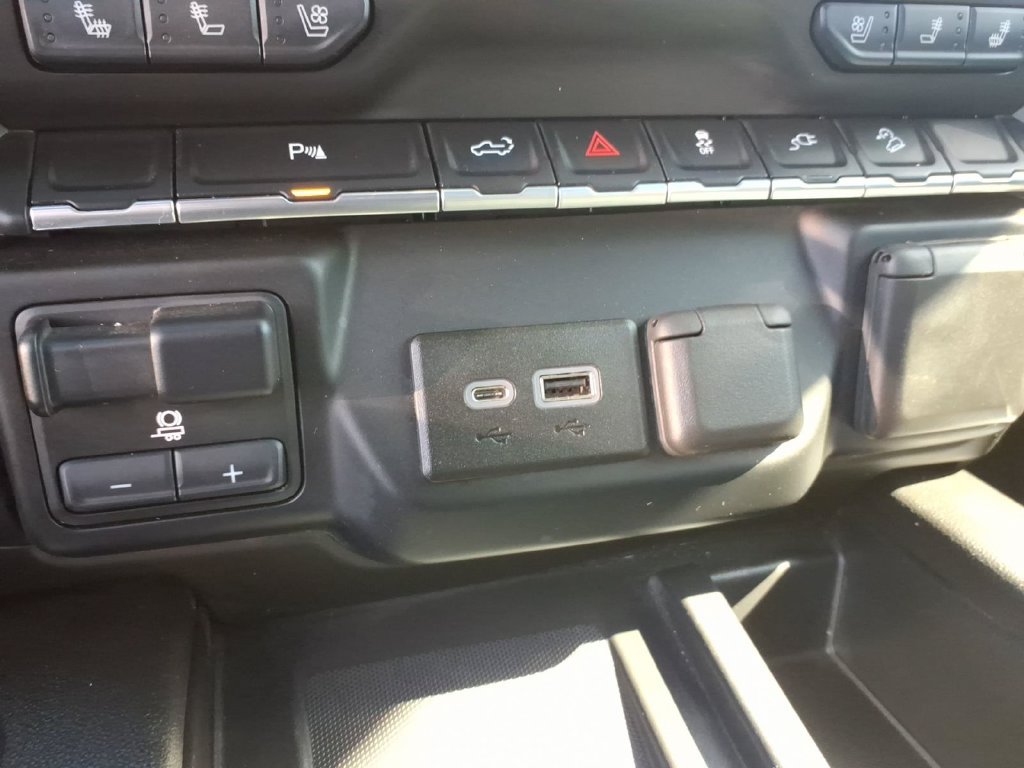 Used 2022 GMC Sierra 1500 AT4 w/ AT4 Preferred Package AWD/4WD image 14