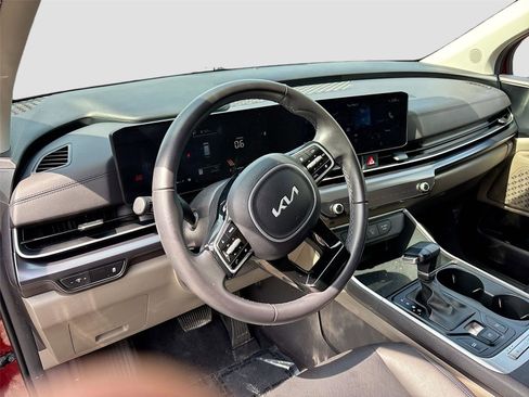 Used 2025 Kia Carnival FWD image 9