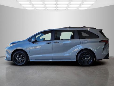 New 2025 Toyota Sienna XLE Woodland Edition image 8