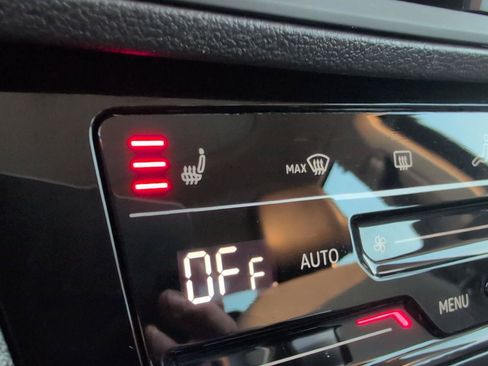 Used 2025 Volkswagen Jetta SE FWD image 30