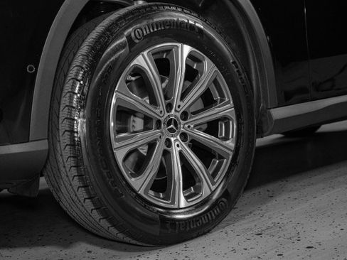 Certified 2026 Mercedes-Benz GLC 300 image 9