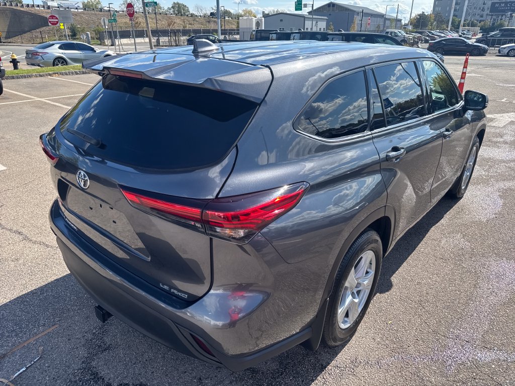 Used 2020 Toyota Highlander LE AWD/4WD image 9
