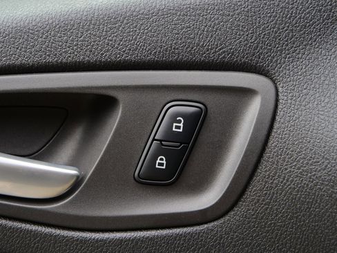 Used 2016 Ford Transit Connect XLT image 32