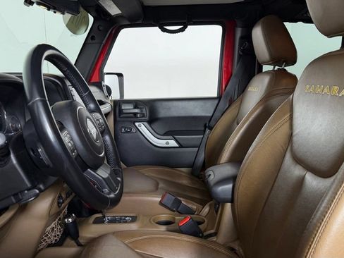 Used 2013 Jeep Wrangler Unlimited Sahara w/ Connectivity Group AWD/4WD image 14