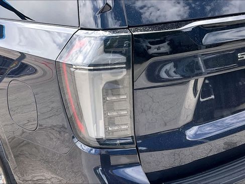 Used 2025 Chevrolet Suburban Premier RWD image 28