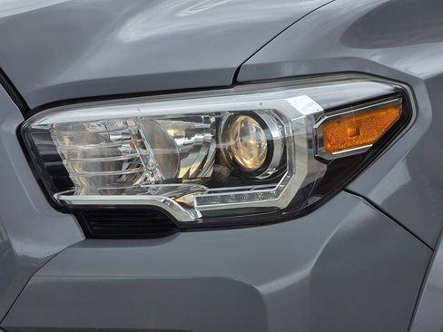 Used 2021 Toyota Tacoma TRD Sport w/ Technology Package image 6