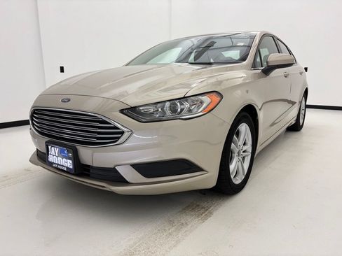 Used 2018 Ford Fusion SE FWD image 12