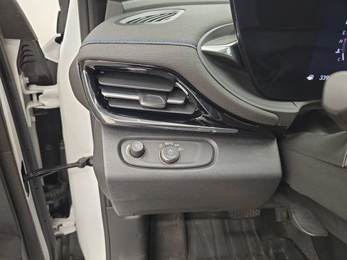 Used 2025 Buick Envista Sport Touring w/ Convenience I Package FWD image 34