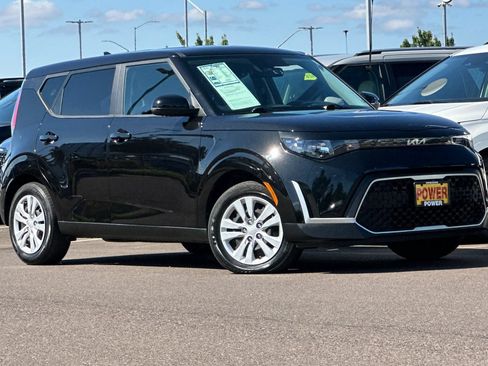 Used 2023 Kia Soul LX FWD image 2