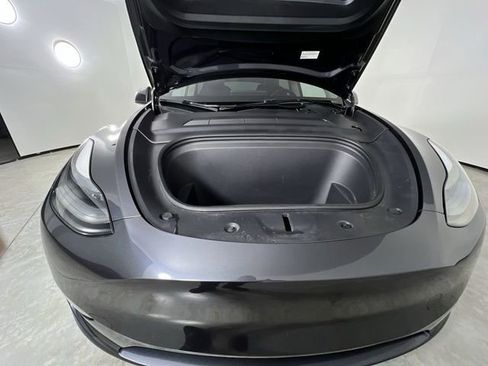 Used 2024 Tesla Model Y 2WD image 29