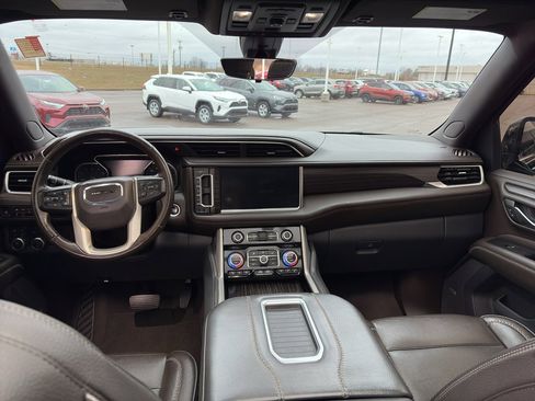 Used 2021 GMC Yukon Denali w/ Denali Premium Package image 16