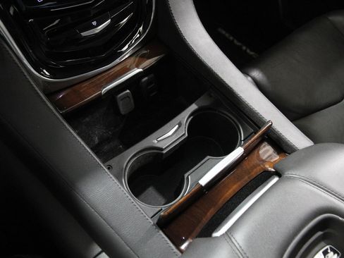 Used 2019 Cadillac Escalade ESV Luxury w/ Escalade Sport Edition image 18