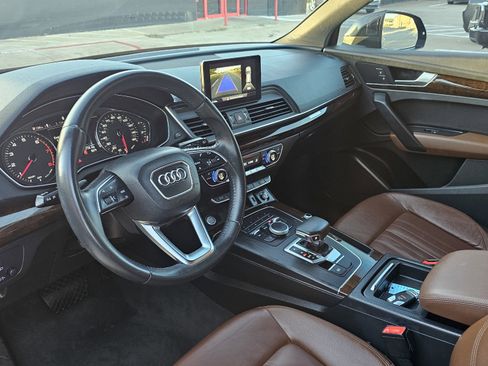 Used 2019 Audi Q5 2.0T Premium w/ Convenience Package image 24