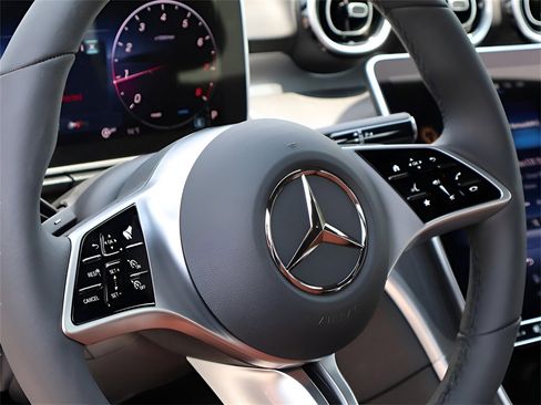 Used 2025 Mercedes-Benz C 300 4MATIC Sedan image 40