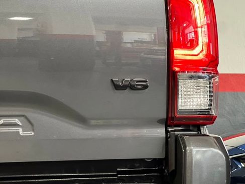 Certified 2022 Toyota Tacoma SR5 image 10