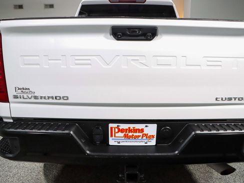 Used 2024 Chevrolet Silverado 2500 Custom w/ Custom Convenience Package image 8