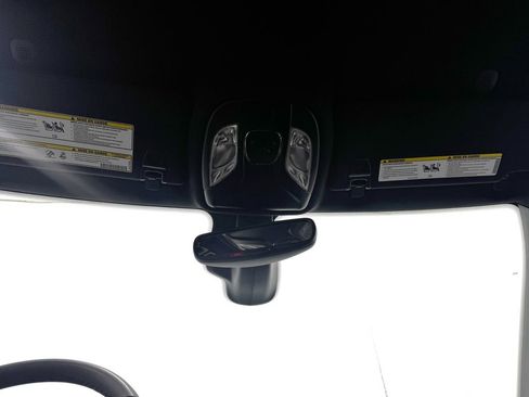 Used 2025 Jeep Compass Limited image 31