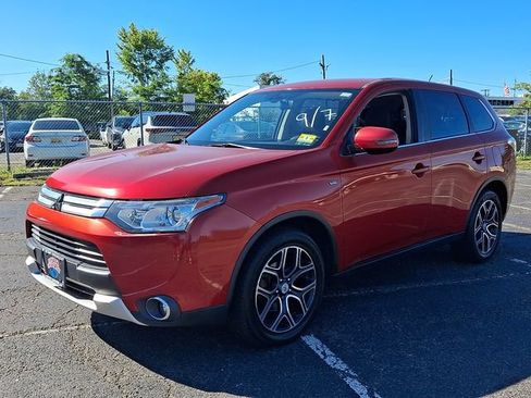 Used 2015 Mitsubishi Outlander GT AWD/4WD image 2