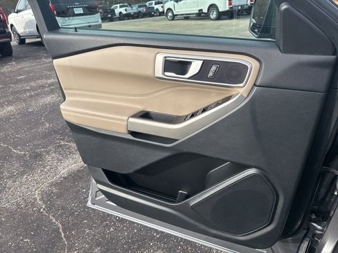 Used 2023 Ford Explorer XLT RWD image 32