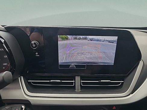 Used 2025 Chevrolet Trax RS w/ Sunroof Package image 16