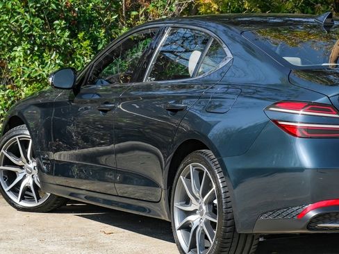 Used 2023 Genesis G70 2.0T image 13
