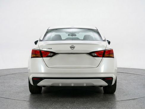 Used 2025 Nissan Altima 2.5 SV FWD image 7