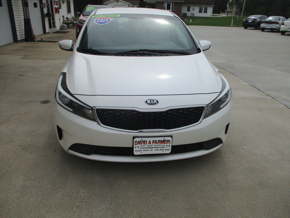 Used 2017 Kia Forte LX w/ LX Popular Package FWD image 3