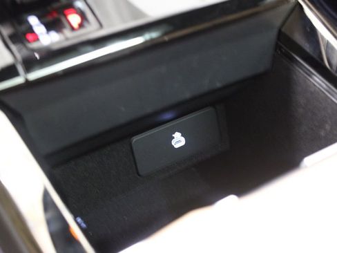 Used 2025 Land Rover Range Rover Sport SE image 35