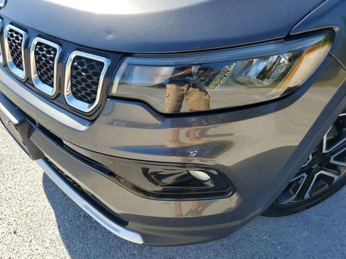 Used 2023 Jeep Compass Limited image 16