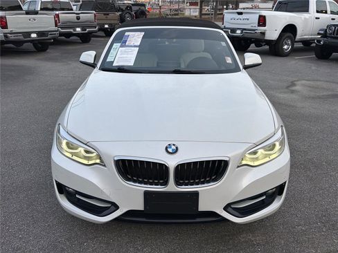 Used 2017 BMW 230i Convertible image 3