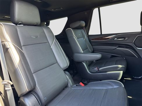 Used 2023 Cadillac Escalade Premium Luxury image 15