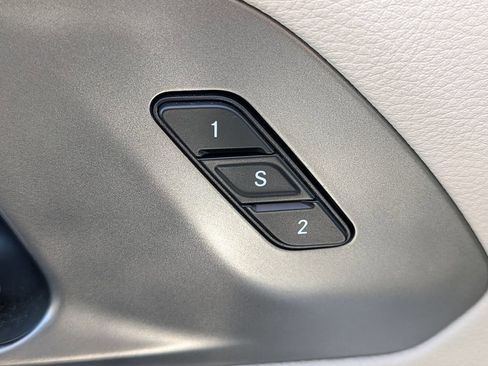 Used 2024 Chrysler Pacifica Limited FWD image 20