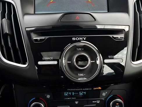Used 2017 Ford Focus Titanium w/ Titanium Technology Package FWD image 35